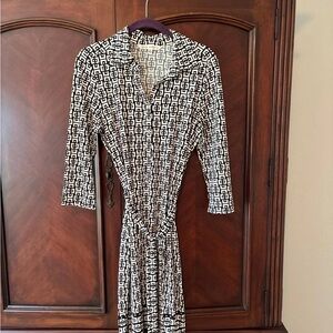 Max Studio Black and White Geometric Long Sleeve Dress - Size S